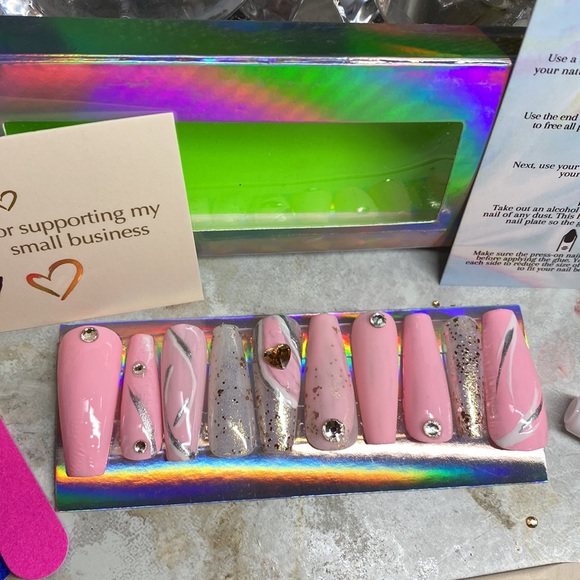 Short Ballerina Pink Press-On Nails 🌸 - Picture 2 of 5